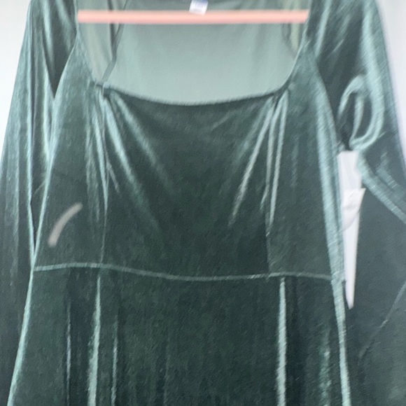 Old Navy Dark Green Velvet Long Sleeve Dress - Picture 4 of 5